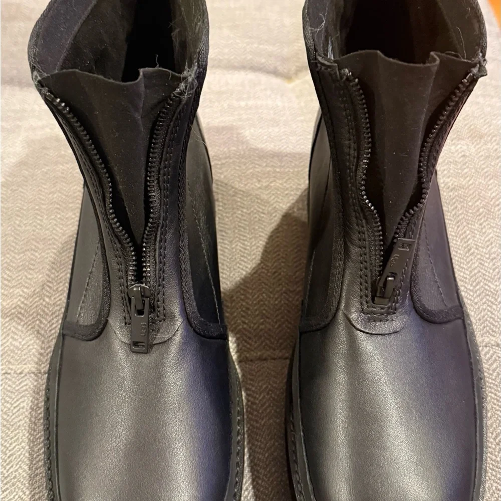 UGG Women's Black Platform Boots - Picture 15 of 16